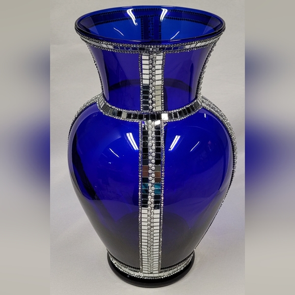 Large Blue Vase ***HOST PICK*** - Picture 3 of 4